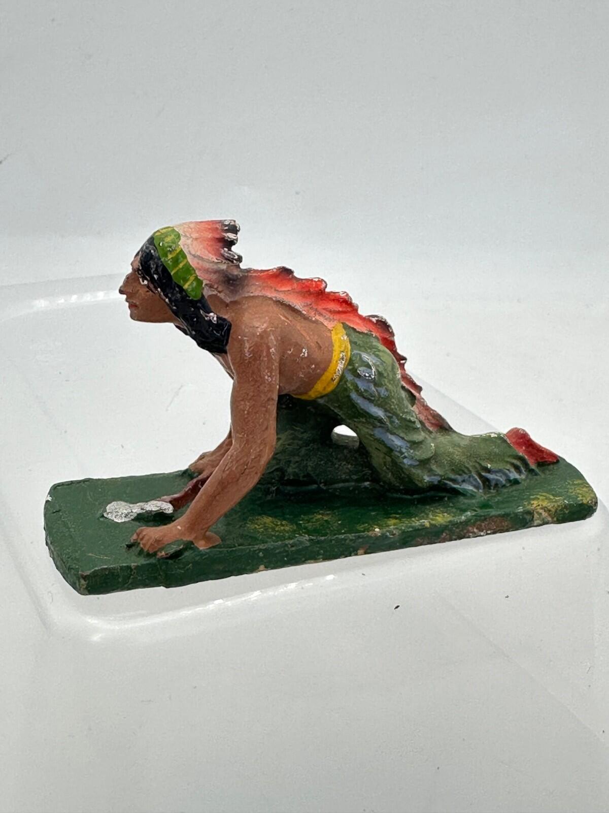 Elastolin Hausser  composite Indian crawling with tomahawk 6828 7CM SCALE