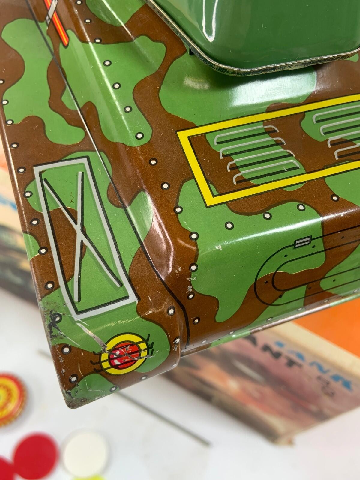 Vintage Tin Flake Flying Tank Battery Operated Boxed Working Fires Discs