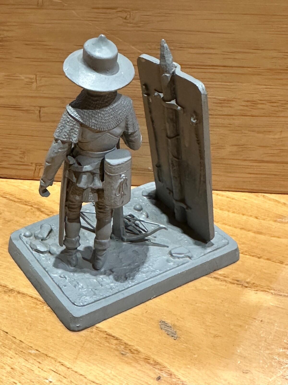 MEDIEVAL CROSSBOWMAN & PAVISE 1970's lead figure great detail SOVEREIGN