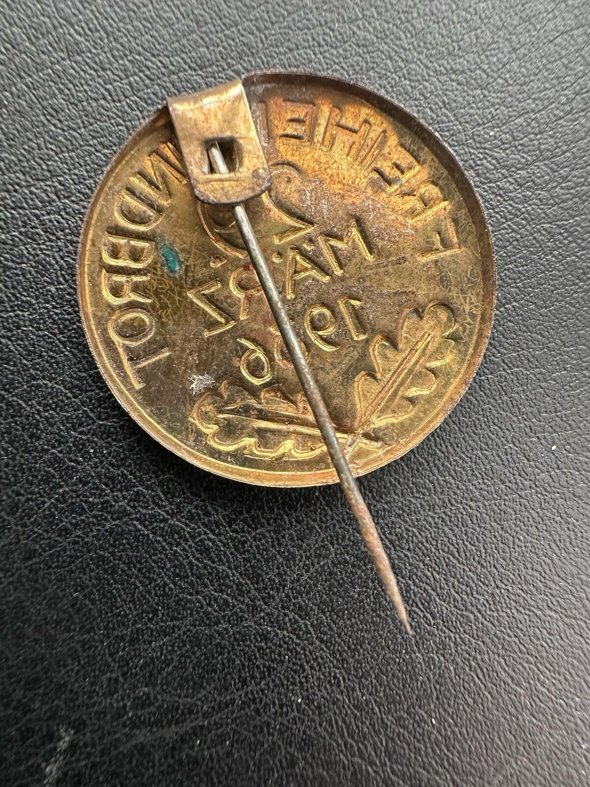 WW2 German Tinnie .winter Welfare Fern Verkehr Original !! Button Rare 1936