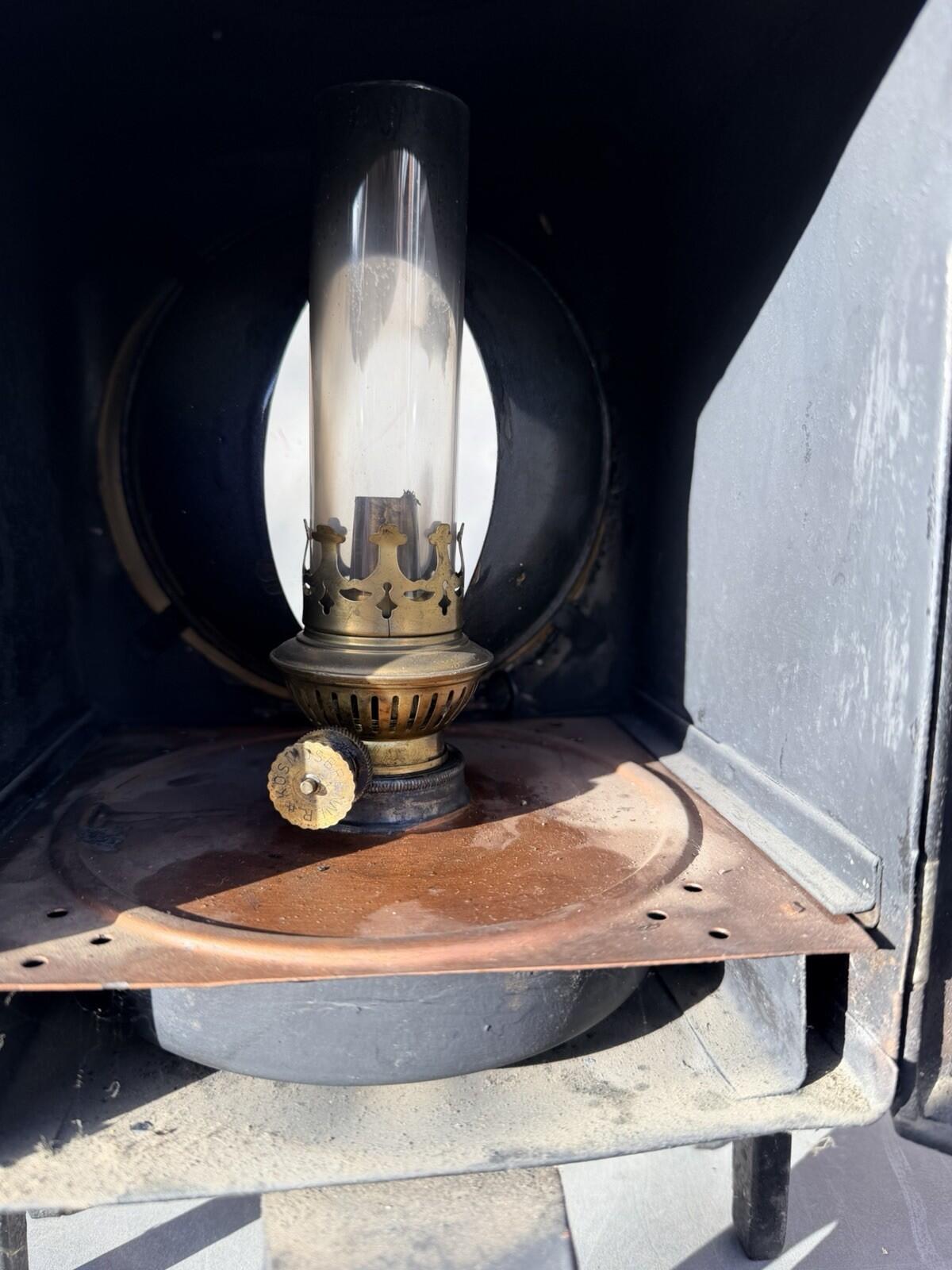 RAILWAY LANTERN GERMAN KOSMO KEROSENE LAMP Antique Complete With Burner & Flue