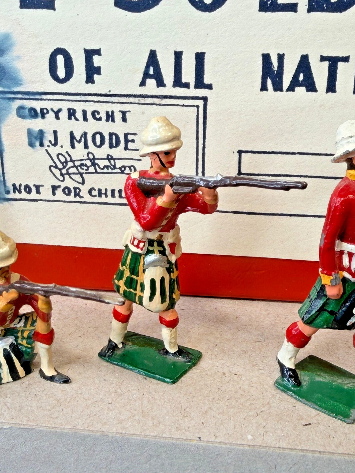 M.J. Mode Soldiers Scottish Highland Regiment Lead Figures Boxed Set 8