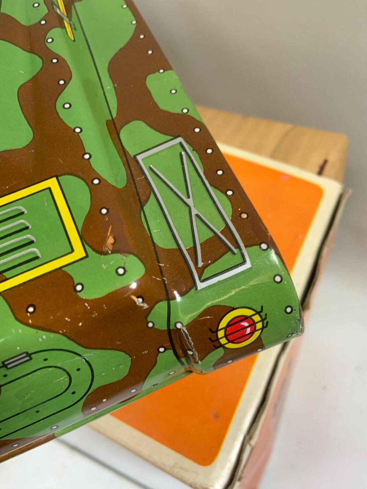 Vintage Tin Flake Flying Tank Battery Operated Boxed Working Fires Discs