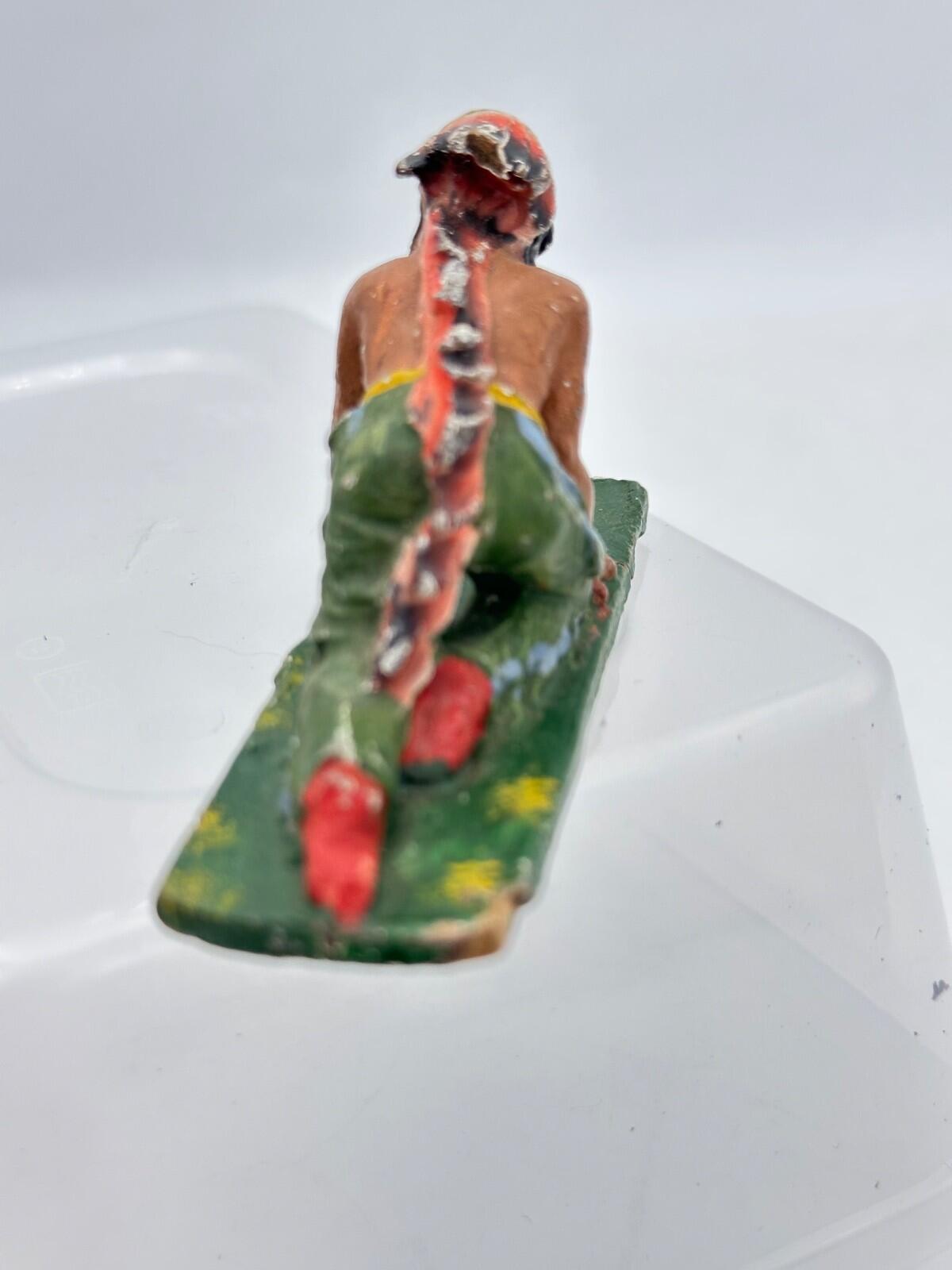 Elastolin Hausser  composite Indian crawling with tomahawk 6828 7CM SCALE