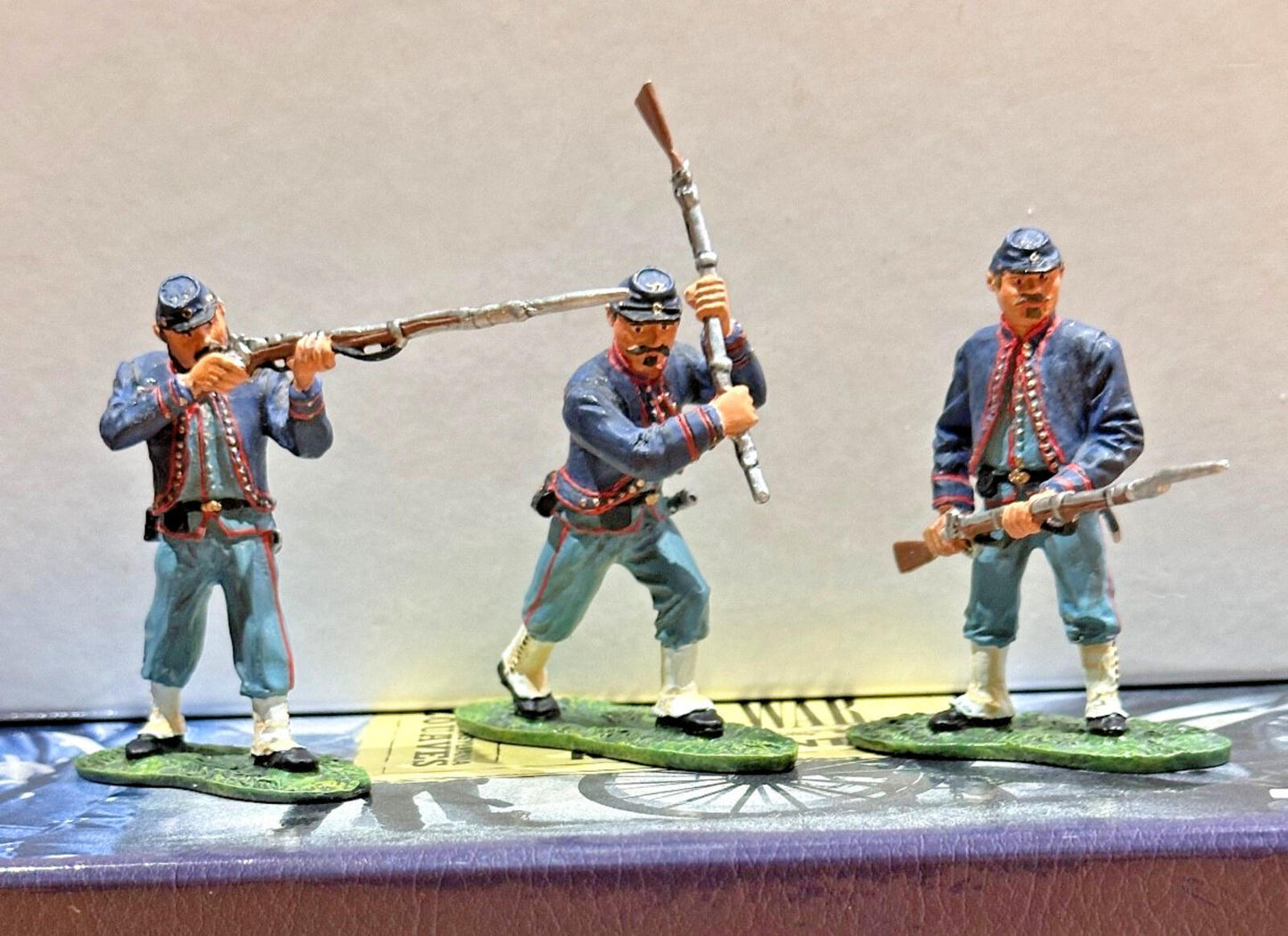 Britains. AMERICAN CIVIL WAR #17241 REGIMENTS 72ND PENNSYLVANIA ZOUAVES NEW