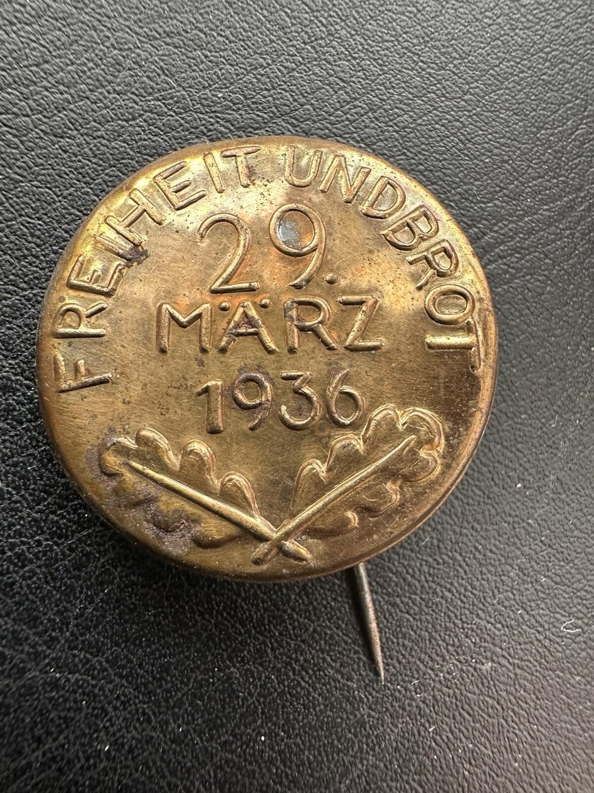 WW2 German Tinnie .winter Welfare Fern Verkehr Original !! Button Rare 1936