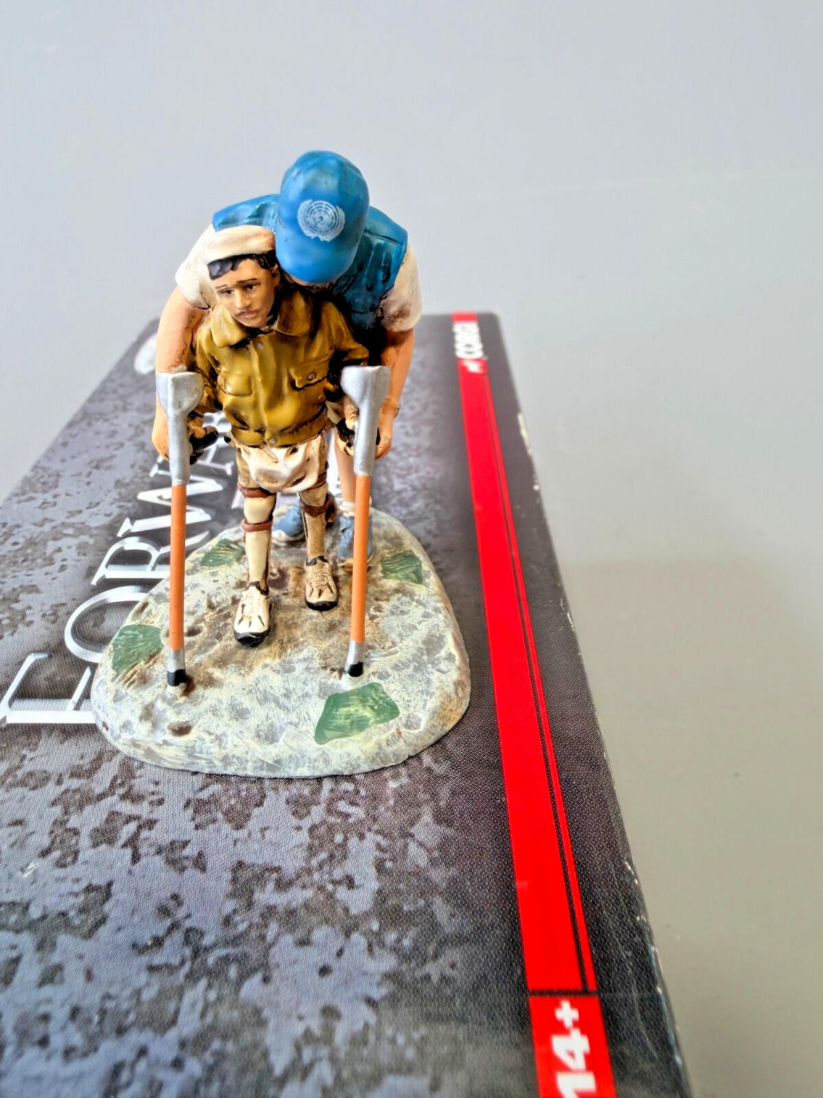 Corgi Forward March UN Relief Worker Civilians at War CC59182 Ltd Edition 1:32