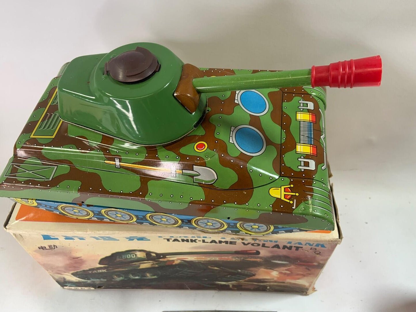 Vintage Tin Flake Flying Tank Battery Operated Boxed Working Fires Discs