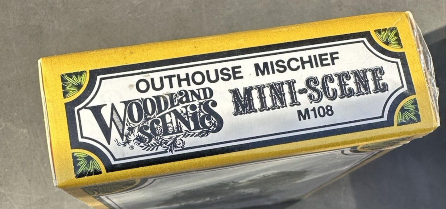 Woodland Scenics mini-scene Outhouse Mischief M108 1:87 / HO scale kit