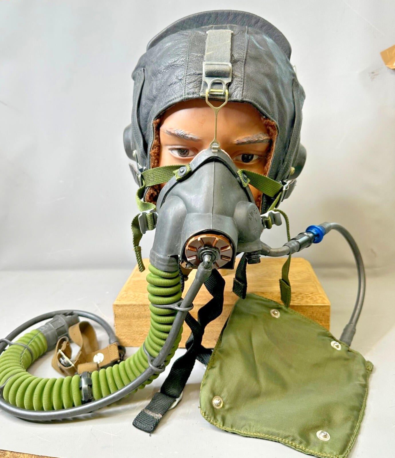 Cold War Soviet Flight Helmet ШЗ-82 + KM-32 Mask & Hose – Size 58 – mint