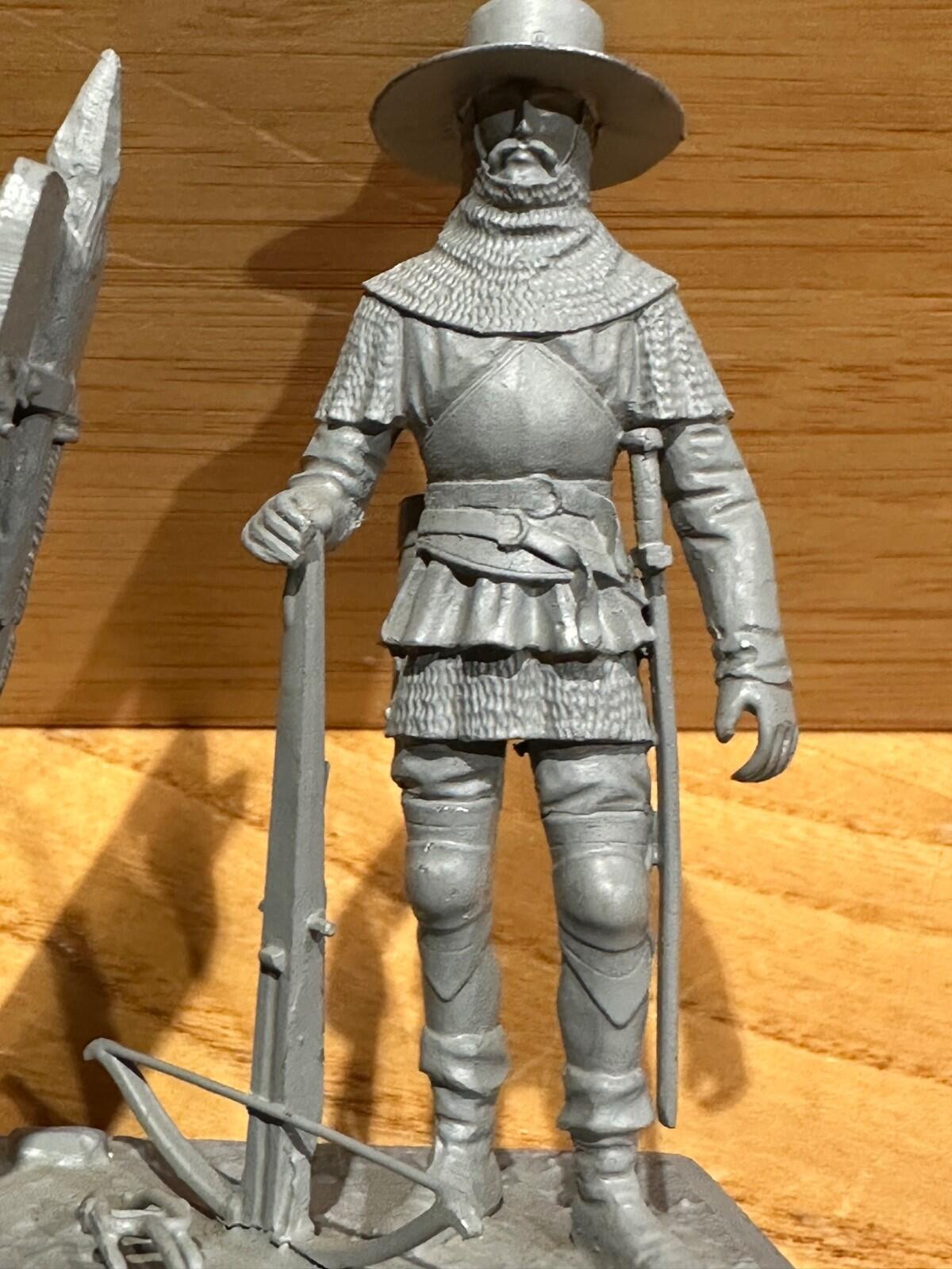 MEDIEVAL CROSSBOWMAN & PAVISE 1970's lead figure great detail SOVEREIGN