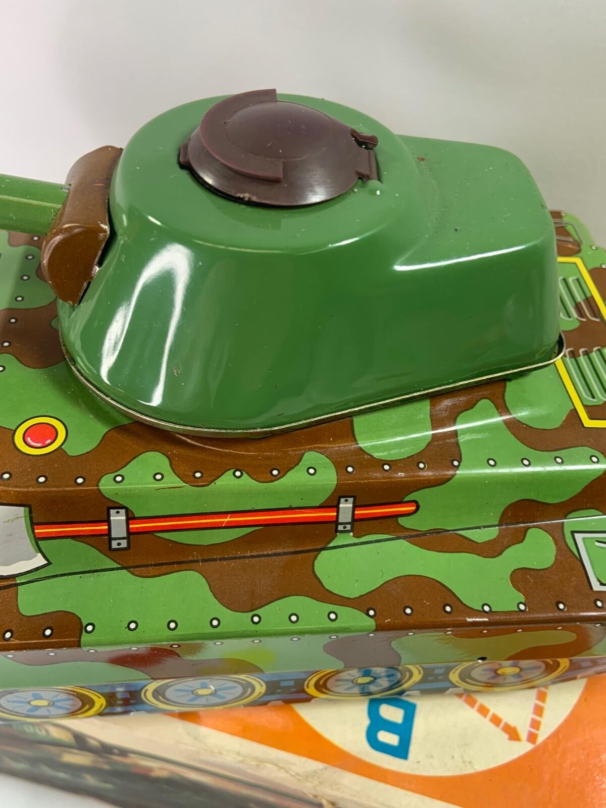 Vintage Tin Flake Flying Tank Battery Operated Boxed Working Fires Discs
