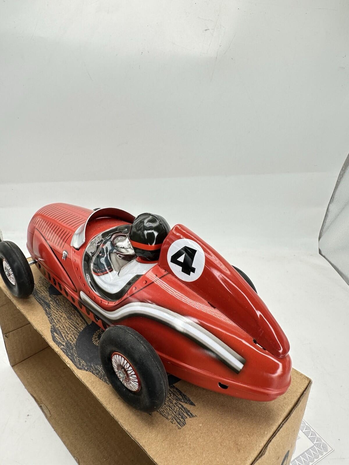 SCHYLLING Plate Grand Prix Race Car With Piston Sound Friction Power