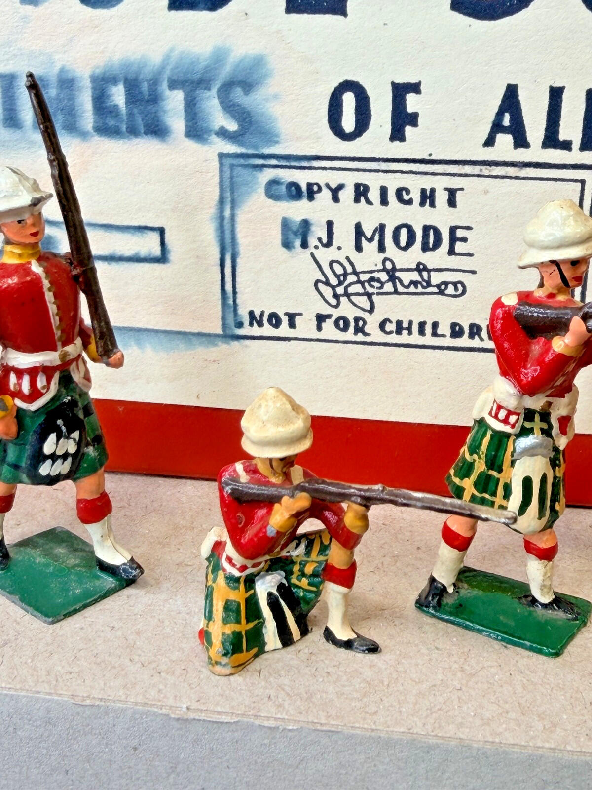 M.J. Mode Soldiers Scottish Highland Regiment Lead Figures Boxed Set 8