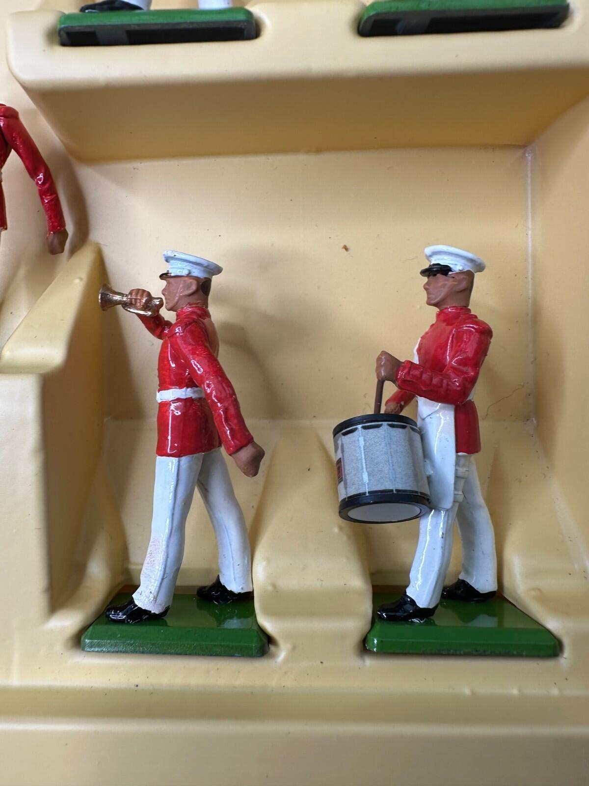 Britains Deetail 1/32 scale 7305 US Marine corp band complete mint.