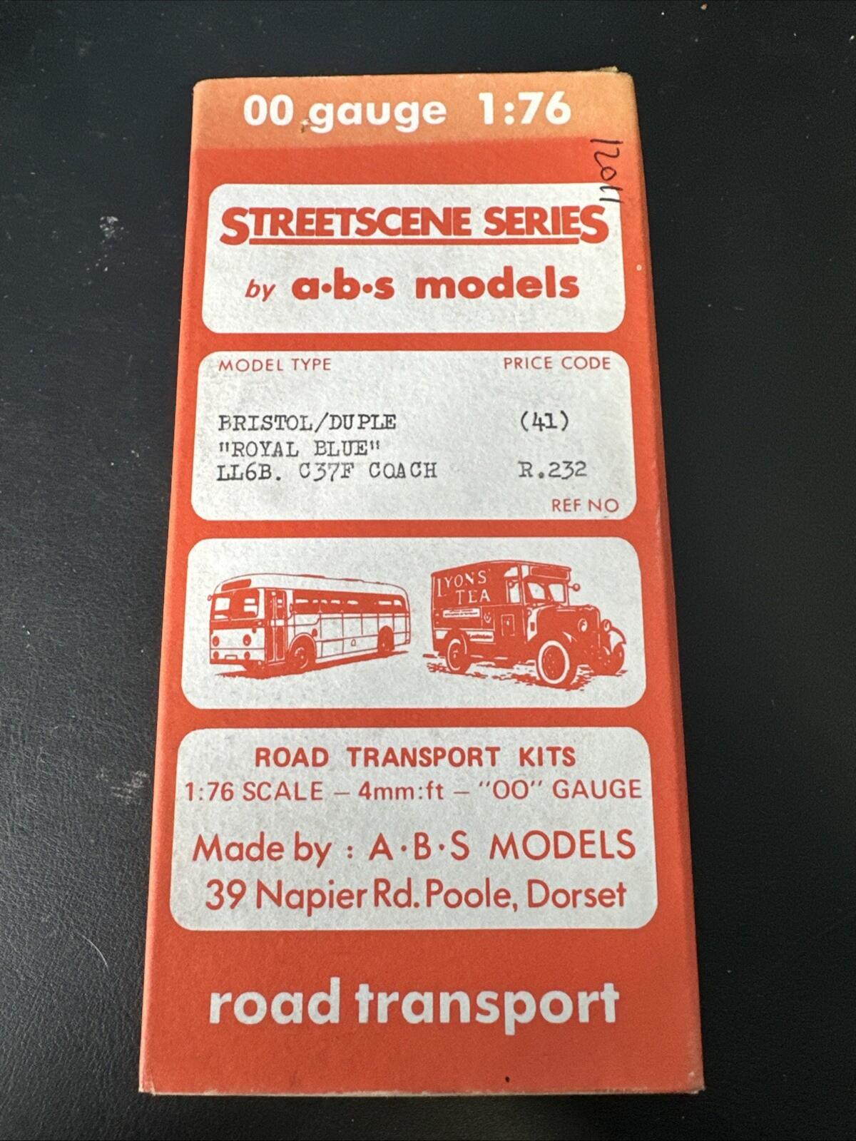 bus  scene   new old stock model 1/76 Bristol Duple “royal Blue” Coach
