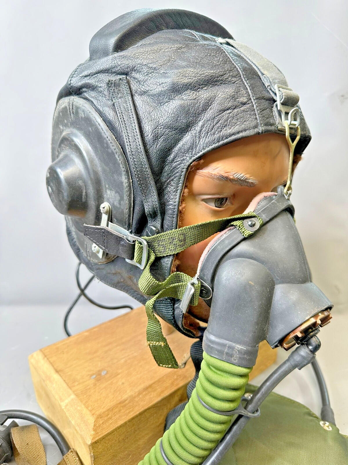 Cold War Soviet Flight Helmet ШЗ-82 + KM-32 Mask & Hose – Size 58 – mint