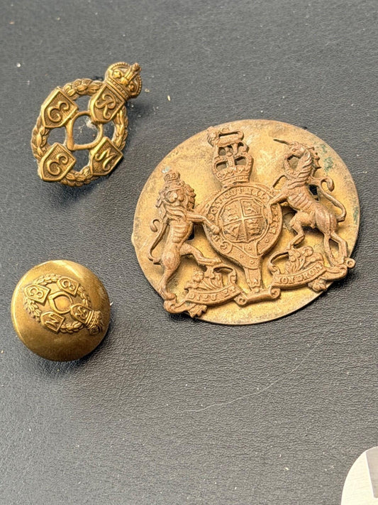 WW2 REME Royal Electrical Mechanical Engineers Badge Lot Lion Unicorn Plate